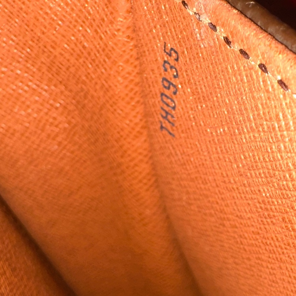 Authentic Louis Vuitton
Vintage Monogram Saint Cloud - Picture 11 of 11